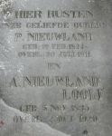 Nieuwland Pieter 1833-1911 + echtgenote (grafsteen).JPG